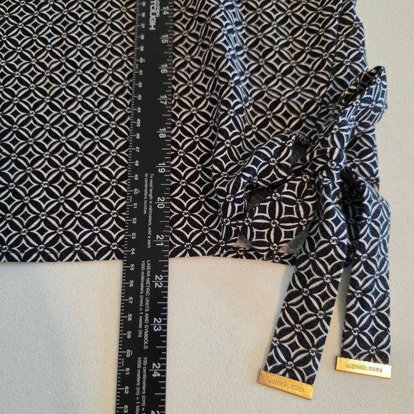 Women's Michael Kors Blouse Top XS Black White Geometric Print - Picture 8 of 8